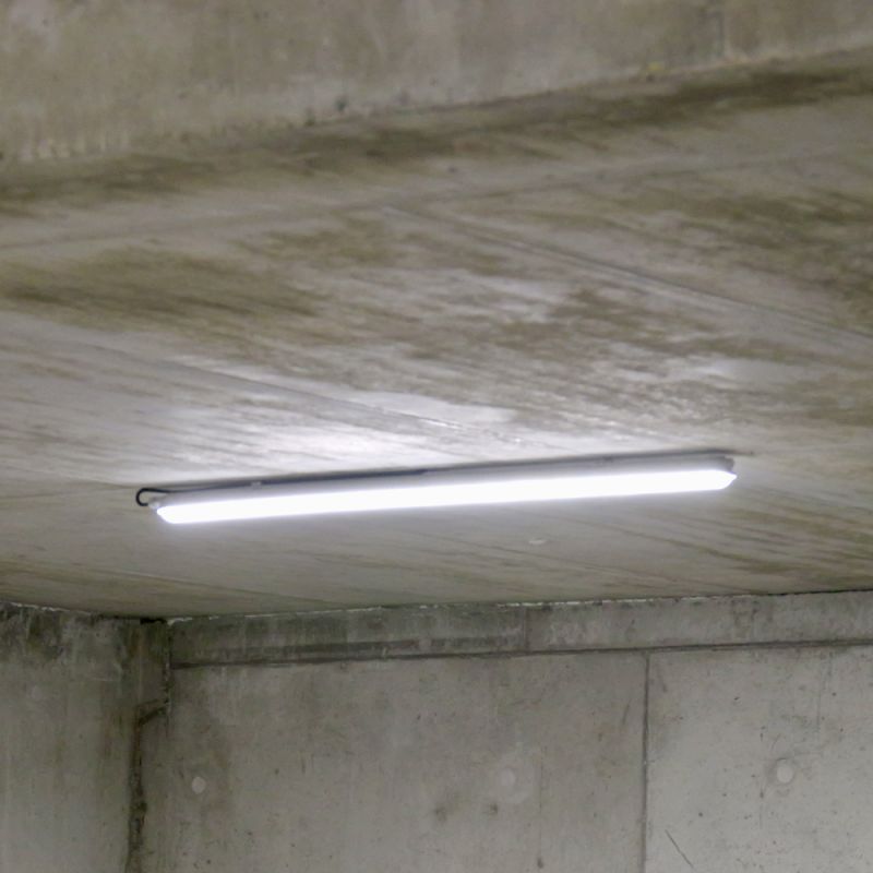 Krisane - Réglette LED étanche blanche - 4000°K - IP65 - 40W - 125cm - Réf  : KRI28631